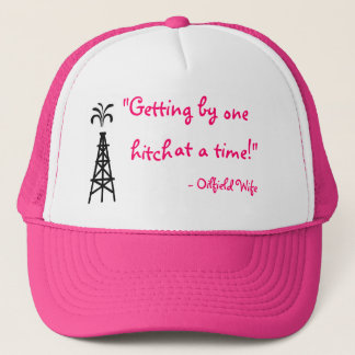 Casquette rose d'épouse de gisement de pétrole