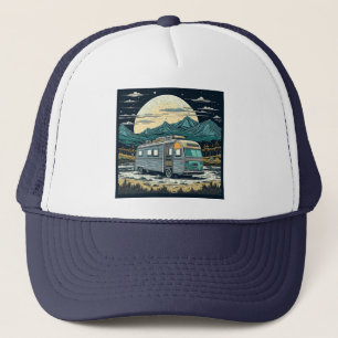 Casquette RV vintage dans les montagnes avec Pleine lune