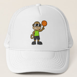 Casquette Singe comme joueur de basket-ball avec basket-ball