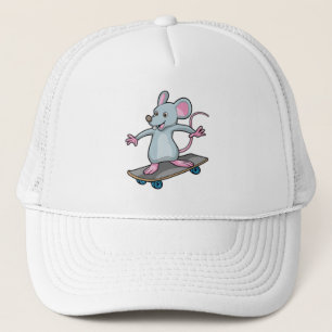 Casquette Souris en skate avec skateboard