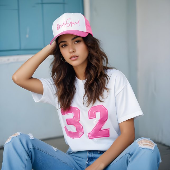 Casquette Style rétro Neon Rose Bride Squad Script (Retro Style Neon Pink Bride Squad Script Trucker Hat)