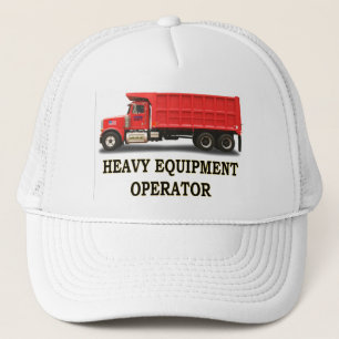 CASQUETTE SUR LE CAMION À BENNE BASCULANTE DE ROUTE
