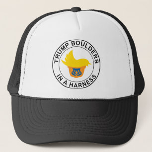 Casquette Trump Boulders Dans Un Harcèlement