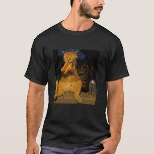Cat Eating Hotdog Meme Cat Lover Vintage Cat Perso T-Shirt
