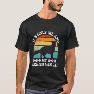 Cat Owners IT'S ONLY ME AND MY TURKISH VAN CAT Vin T-Shirt