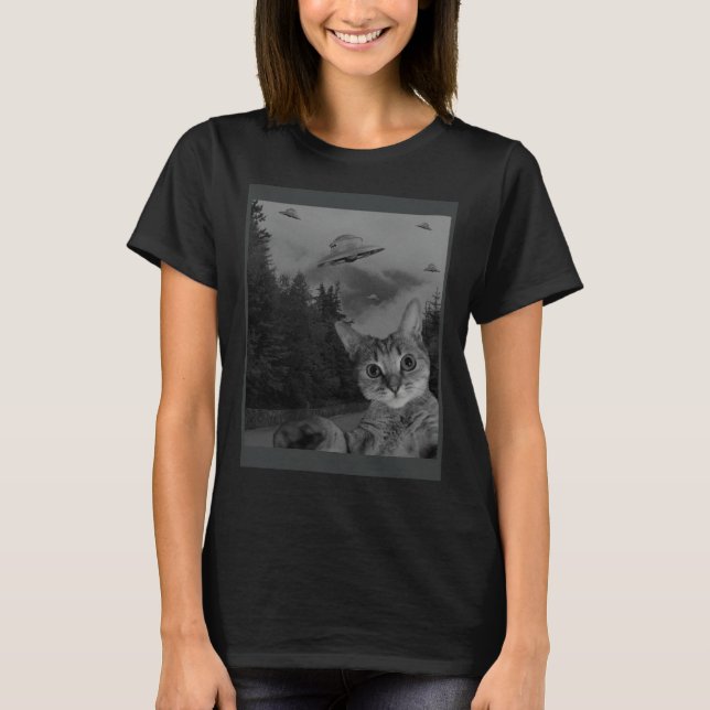 Cat Selfie UFO Sighting  Alien Conspiracy Sci Fi L T-Shirt (Front)