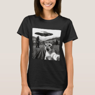 Cat Selfie With Alien Ufo Funny Cat Alien Bigfoot T-Shirt