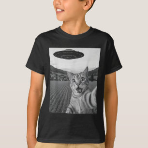 Cat Selfie With Alien Ufo Funny Cat Funny Alien  T-Shirt