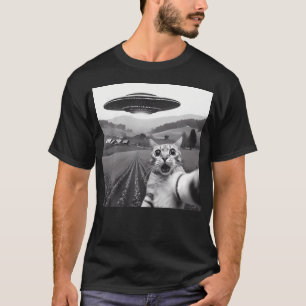 Cat Selfie With Alien Ufo Funny Cat Gifts For Men  T-Shirt
