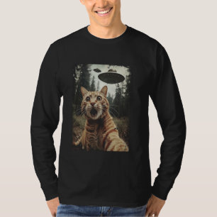 Cat Selfie With Alien UFO Funny Cat Gifts For Men  T-Shirt