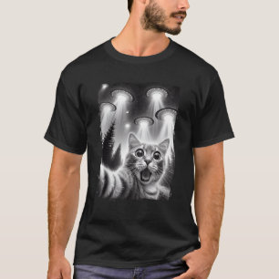 Cat Selfie With Alien UFO Funny Cat Gifts For Men  T-Shirt