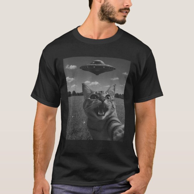 Cat Selfie with Alien UFO Funny Cat Lovers for Men T-Shirt (Front)