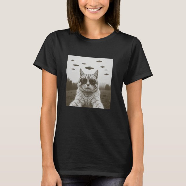 Cat Selfie With Alien UFO Funny Cat T-Shirt (Front)