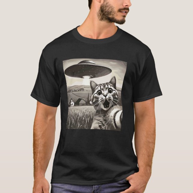 Cat Selfie With Alien UFO Funny Cat T-Shirt (Front)