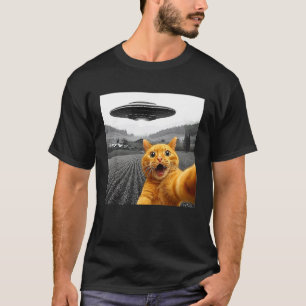 Cat Selfie with Alien UFO Funny Cats Gifts for Men T-Shirt