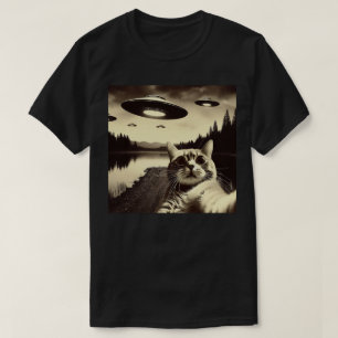 Cat selfie with UFO T-Shirt
