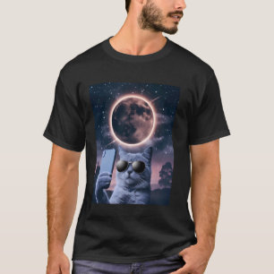 Cat taking a selfie with Total Lunar Eclipse March T-Shirt