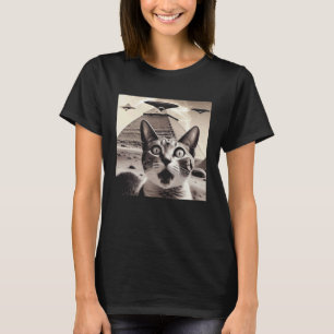 Cat UAPs Incident UFO Egypt Pyramids Aliens T-Shirt
