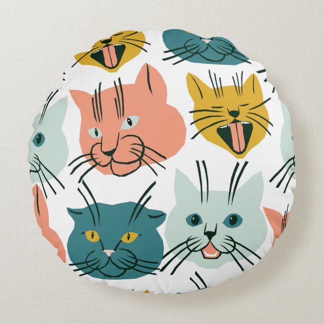 Cats Faces Funny Vintage Pattern. Round Pillow (Front)