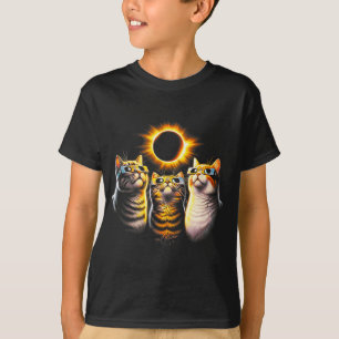 Cats Wearing Solar Eclipse Gles Looking At Moon T-Shirt