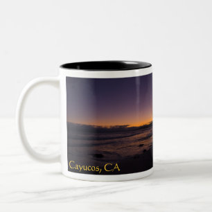 Cayucos, tasse de coucher du soleil de plage de CA