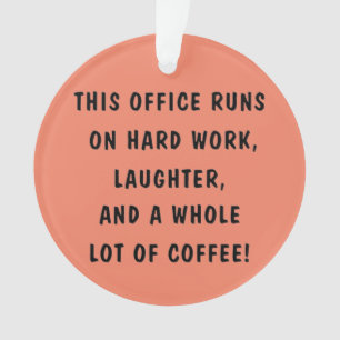 CE BUREAU EXÉCUTE... ORNEMENT