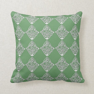 Celtic knot on green background throw pillow