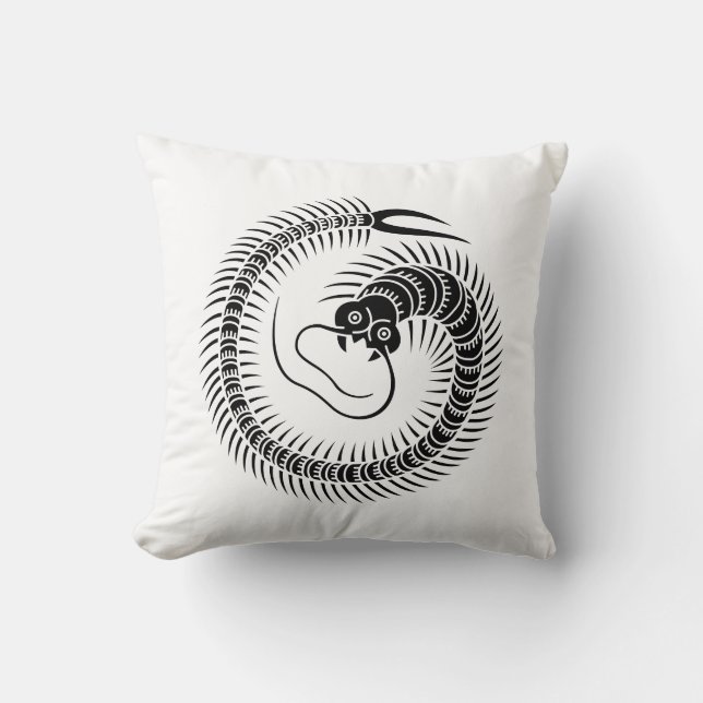 Centipede circle throw pillow (Front)