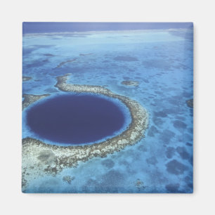 CENTRAL AMERICA, Belize, Large coral reefs off Magnet