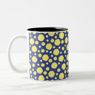 Cercles jaunes funèbres géométriques mug