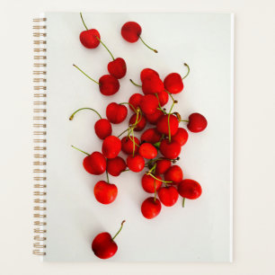 Cerises rouges à la lumière naturelle Pose sur bla