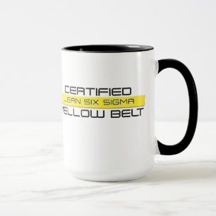 Certifié se penche six tasses de café jaunes de