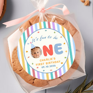 C'est amusant d'être un autocollant d'anniversaire