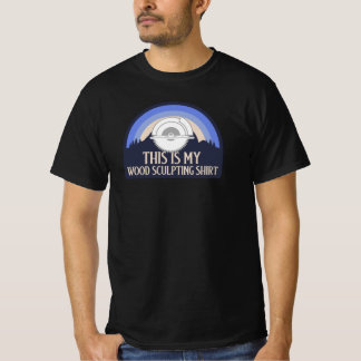 C'EST MON T-SHIRT DE SCULPTURE SUR BOIS SCULPTURE