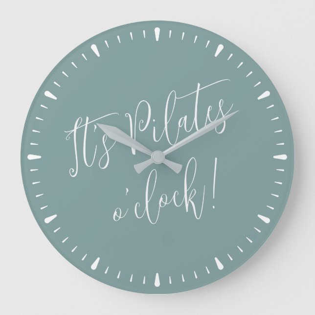 C'est Pilates O' Horloge Amusant Green Script cade (Recto)