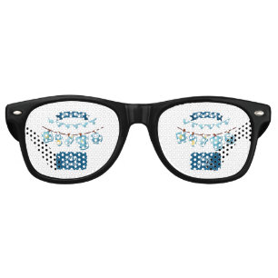 C'est une lunette de soleil rétro pour une fête de