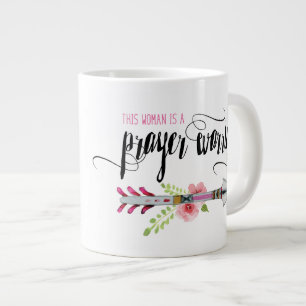 Cette femme est une guerrière de prières Mug