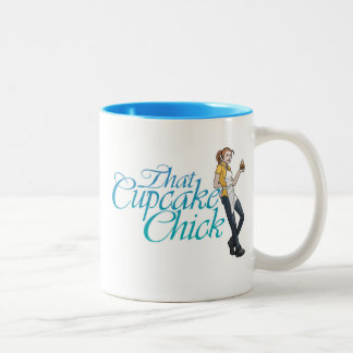 Cette tasse de poussin de petit gâteau