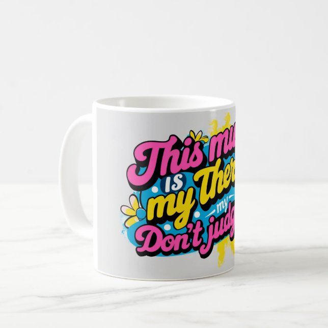 Cette tasse est ma thérapie, ne me jugez pas. (Devant gauche)