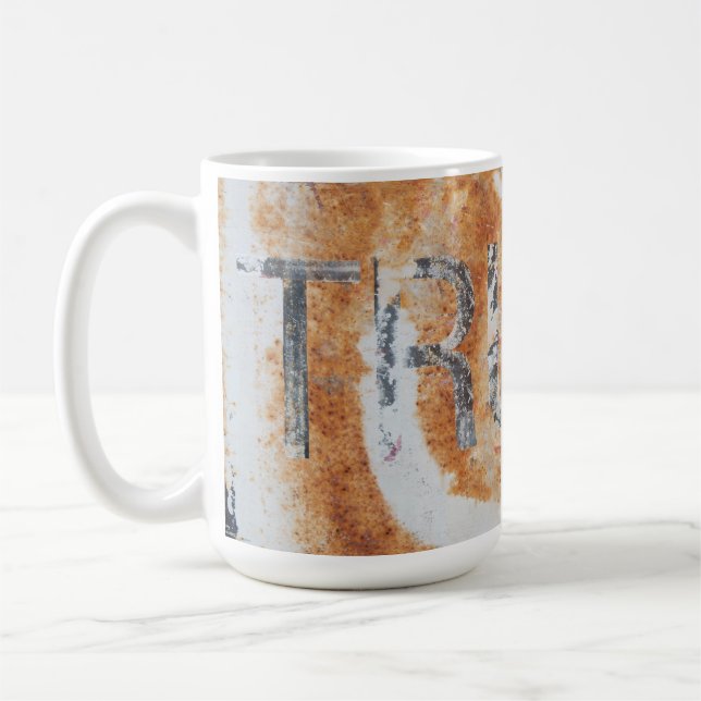 Cette tasse est une métaphore pour l'érosion de la (Gauche)