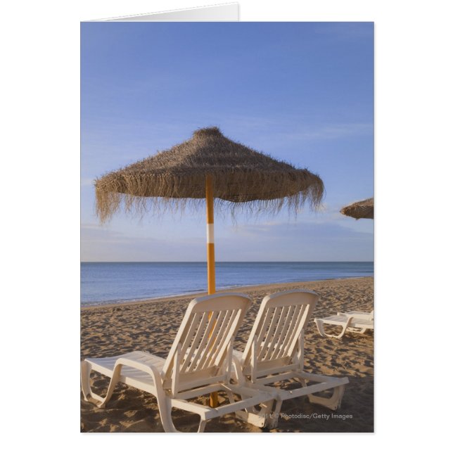 Chaises de plage de sable avec parasol (Devant)