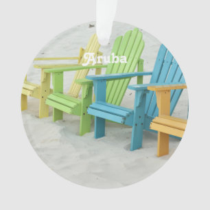 Chaises de plage en pastel dans Aruba