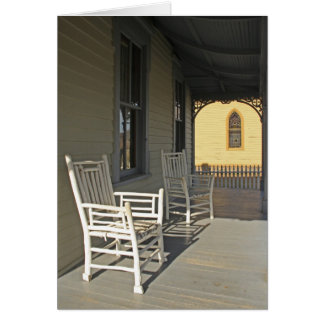 Chaises sur le porche
