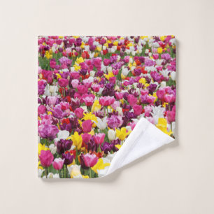 champ plein de tulipes