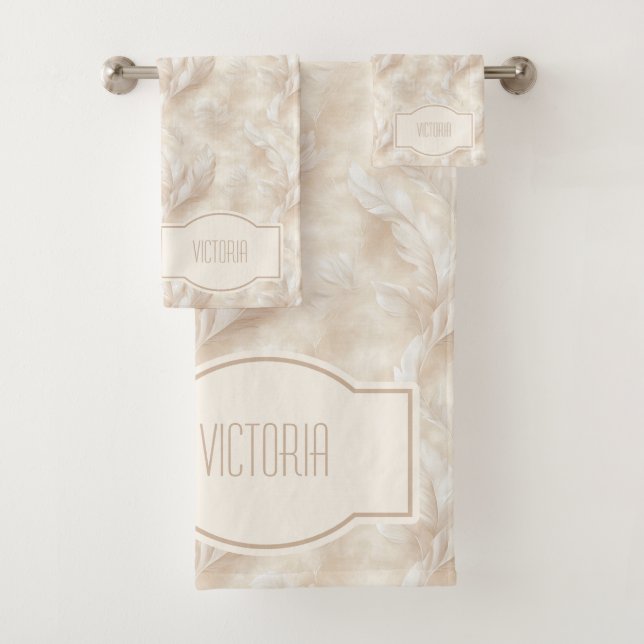 Champagne Feathers Delicate Tan Monogrammed (En situation)