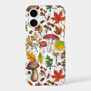 Champignons d'automne, feuilles, noix et baies sur