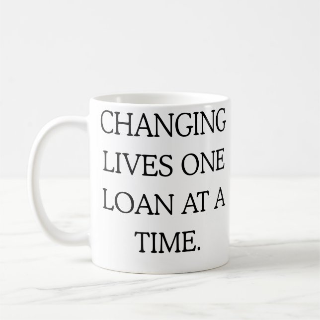 Changer des vies un prêt à la fois tasse de café (Gauche)