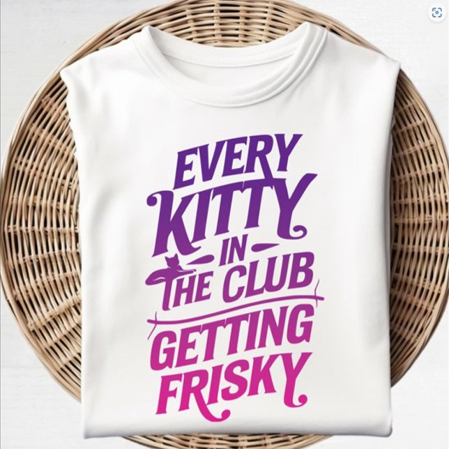 Chaque Kitty dans le Club Obtenir T-Shirt risqué (Every Kitty in the Club Getting Frisky Shirt)