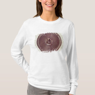 Chariot wheel decoration with openwork border T-Shirt