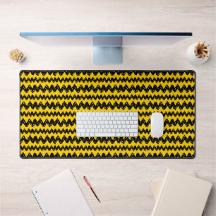 Charlie Brown Zig Zag Pattern Desk Mat